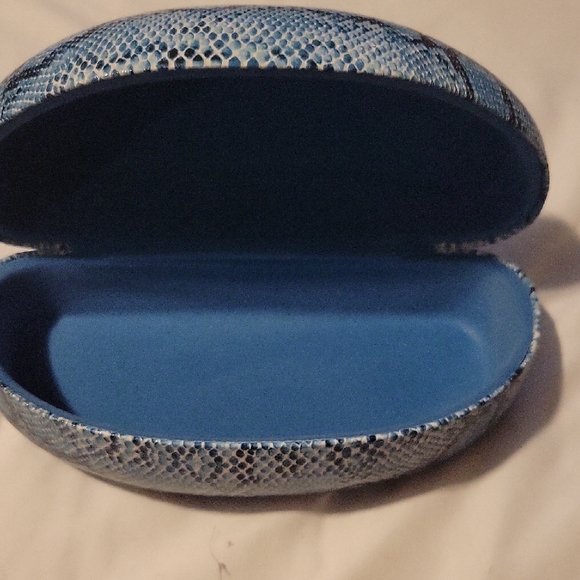 Blue Snake Pattern Reptile Hide - Picture 5 of 6